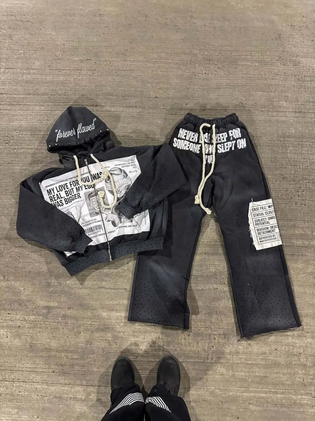 Winter fashion street printed pants, sweatpants, loose drawstring, hot brick trendy sweatshirt set for men and women