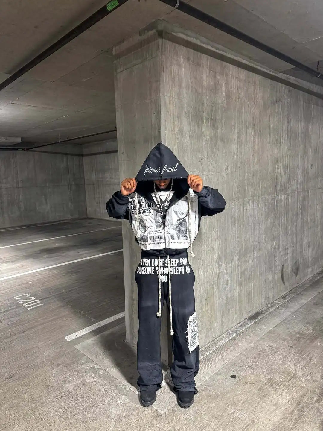 Winter fashion street printed pants, sweatpants, loose drawstring, hot brick trendy sweatshirt set for men and women