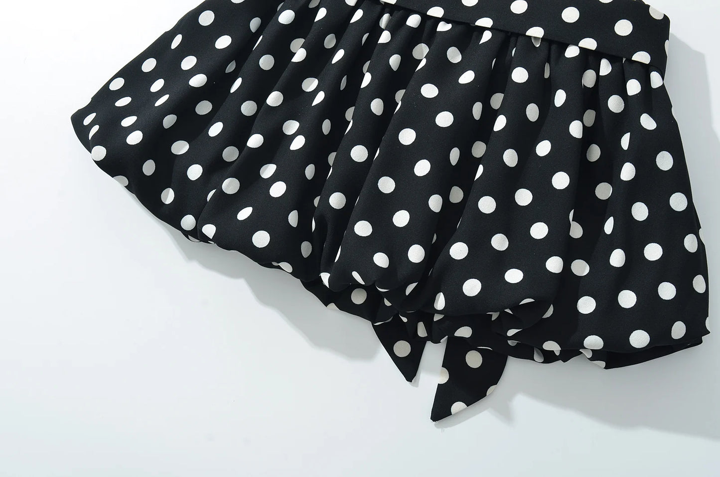 2025 Sexy Black White Polka Dot Halter Tank Top + Tie Bow Sashes Elastic Waist Ruched Ball Gown BUD Mini Skirt 2 Pieces 1 Set